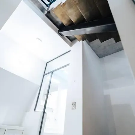 Апартаменты Charmant Loft Atypique Au Style Industriel Париж